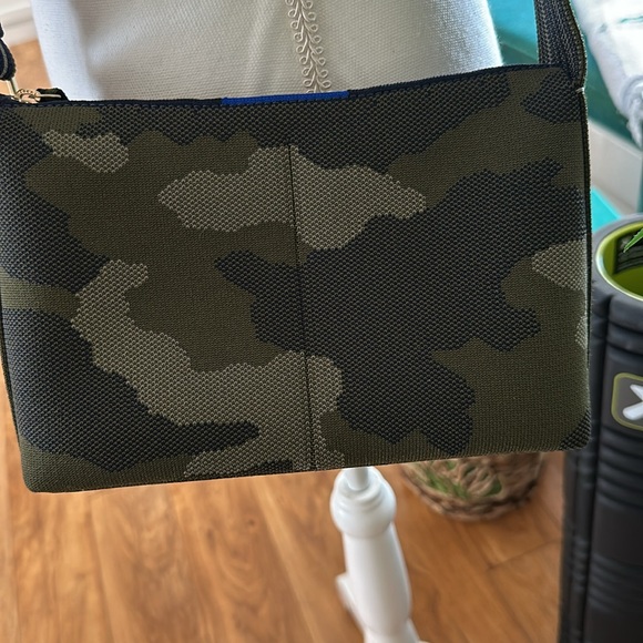 Like New! Rothy’s Spruce Camo Casual Crossbody Bag with Box & detached Tags - Picture 5 of 10